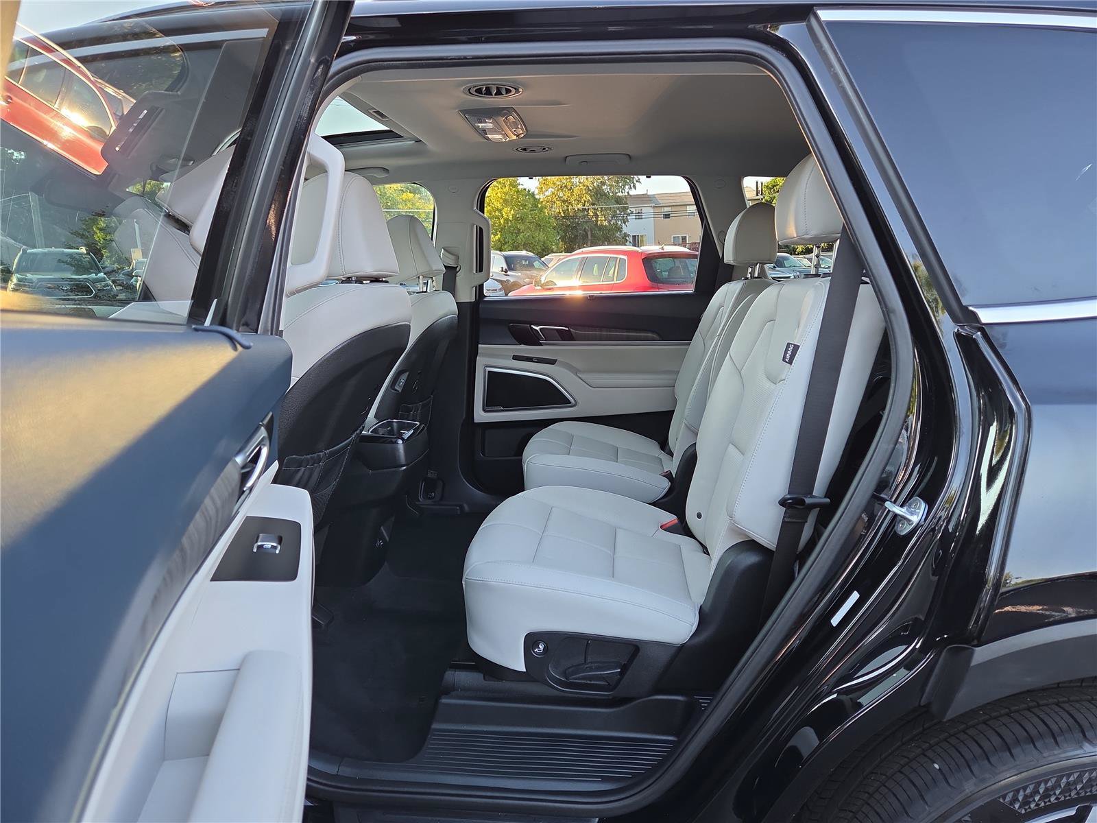 Certified 2023 Kia Telluride EX w/ EX Captain's Chair Package AWD/4WD image 23