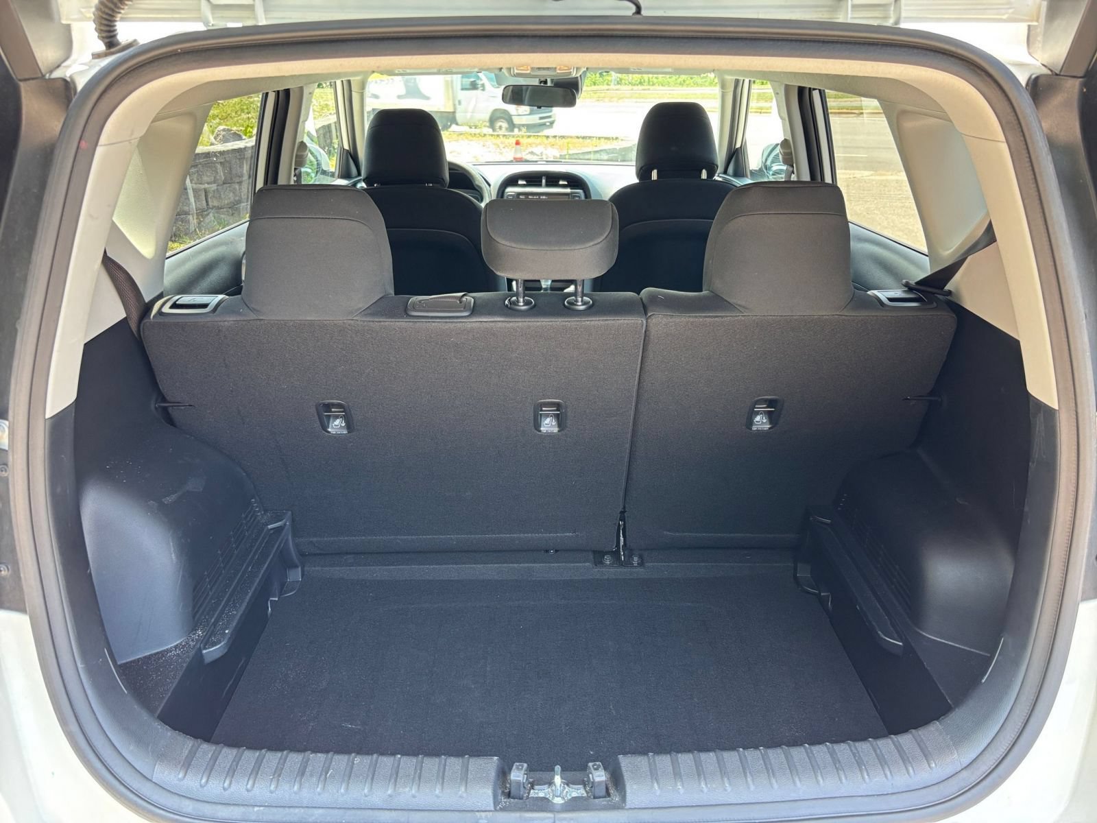 Used 2025 Kia Soul LX w/ LX Technology Package FWD image 27