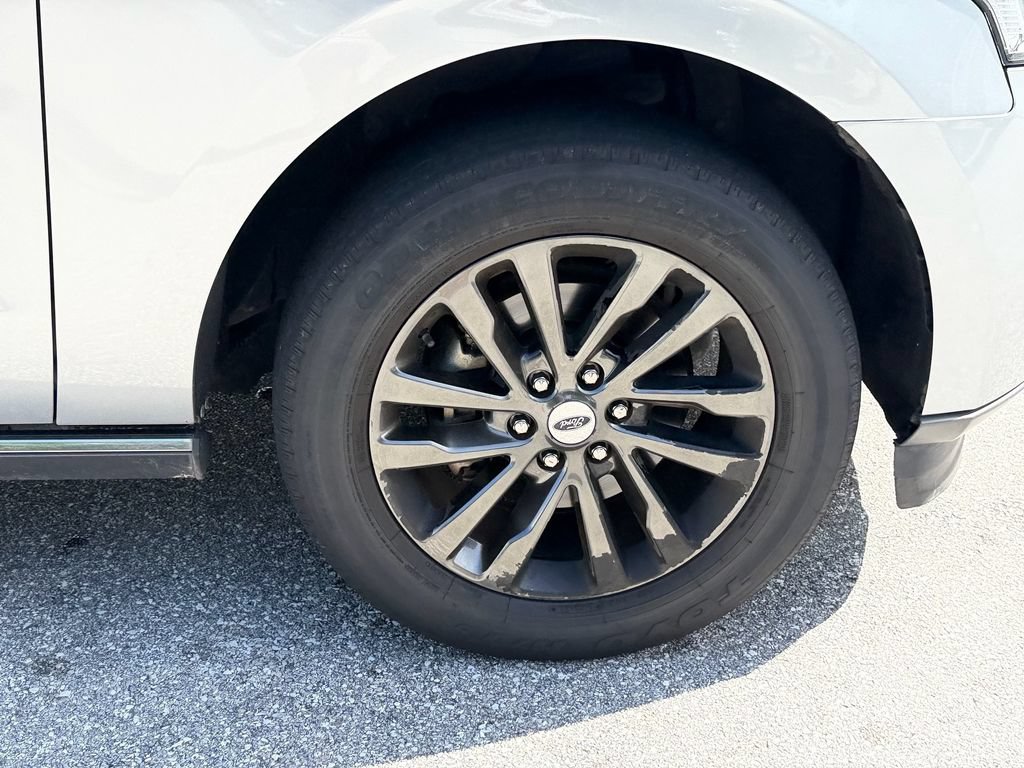Used 2020 Ford Expedition Limited AWD/4WD image 9