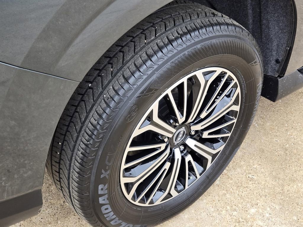 Used 2025 Nissan Armada SL w/ Captain's Chari Seat Package image 6