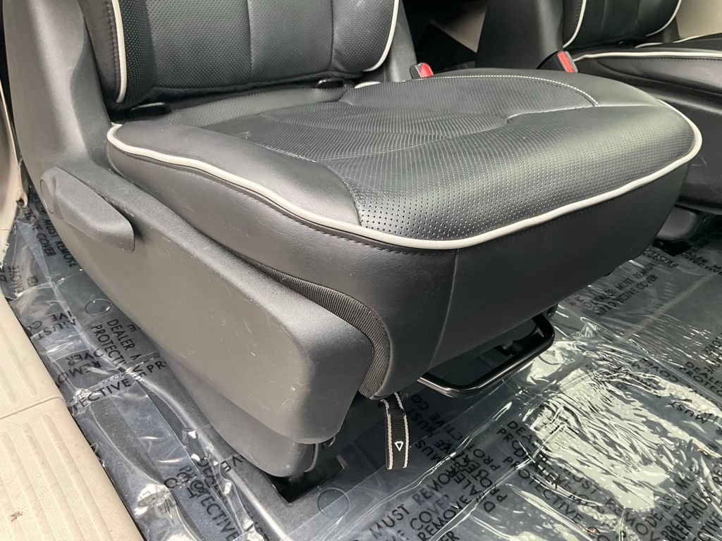 Used 2023 Chrysler Pacifica Limited FWD image 51