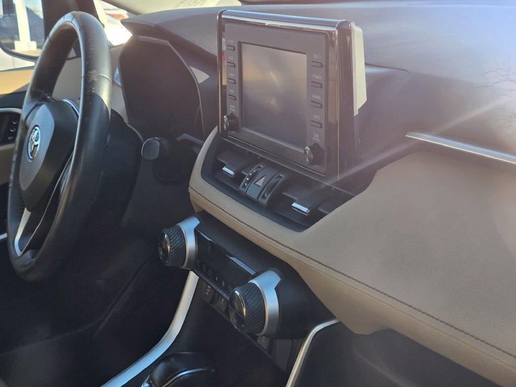 Used 2019 Toyota RAV4 XLE Premium w/ Cold Weather Package AWD/4WD image 16