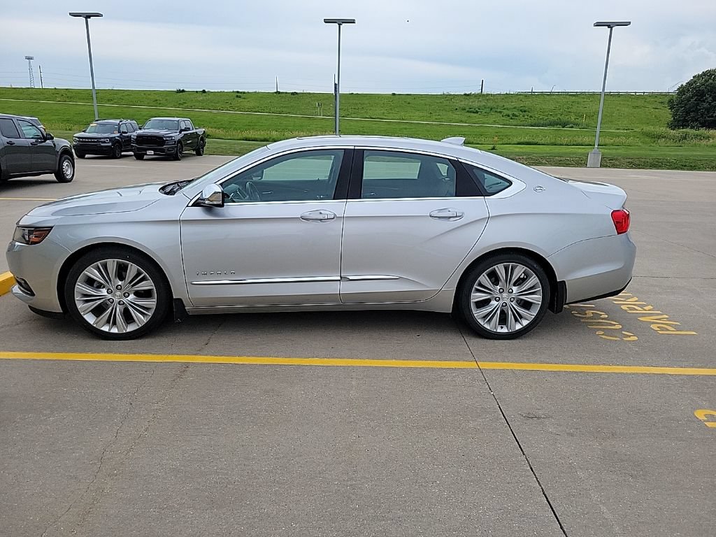 Used 2016 Chevrolet Impala LTZ w/ Enhanced Convenience Package FWD image 5