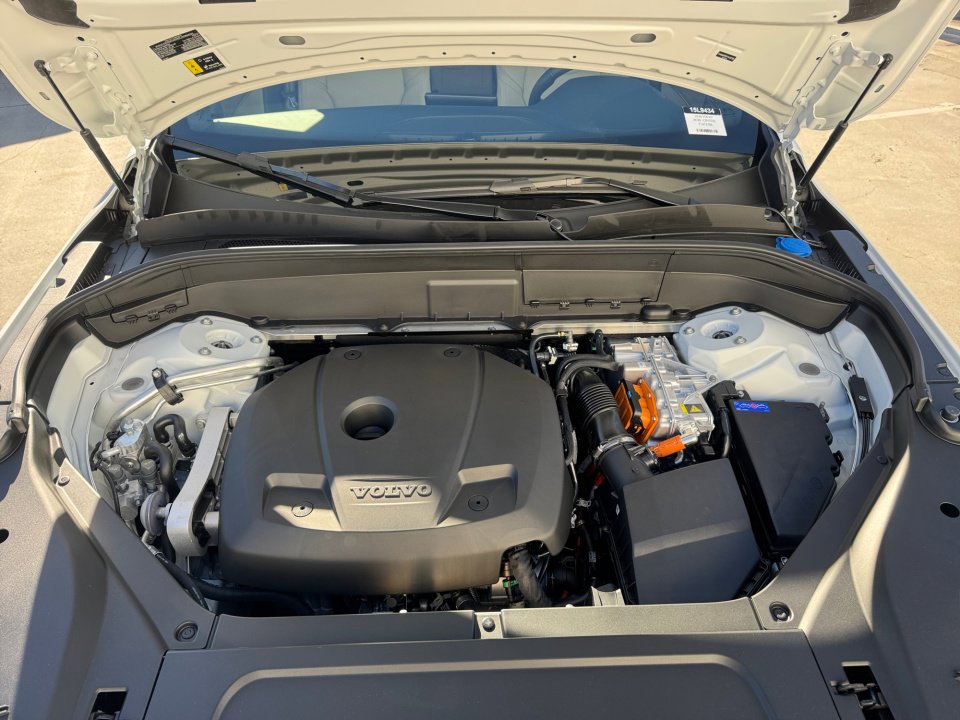 New 2026 Volvo XC90 T8 Plus w/ Protection Package Premier image 16