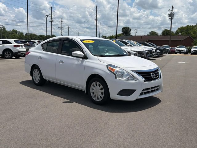Used 2015 Nissan Versa SV FWD image 3