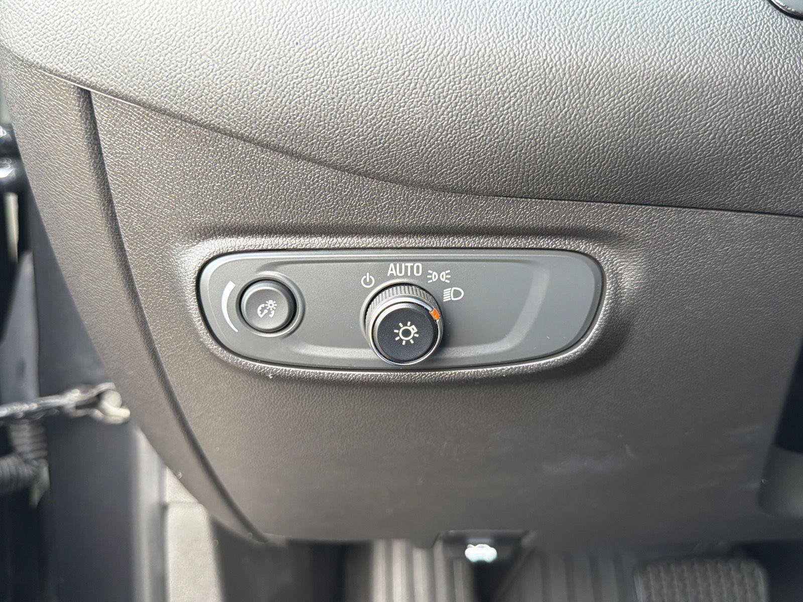 Used 2023 Chevrolet Equinox LT AWD/4WD image 18