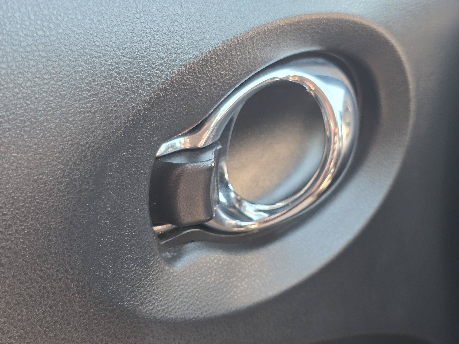 Used 2017 Nissan Juke S FWD image 10