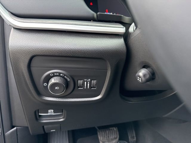 Used 2024 Jeep Grand Cherokee Limited w/ Luxury Tech Group II image 30