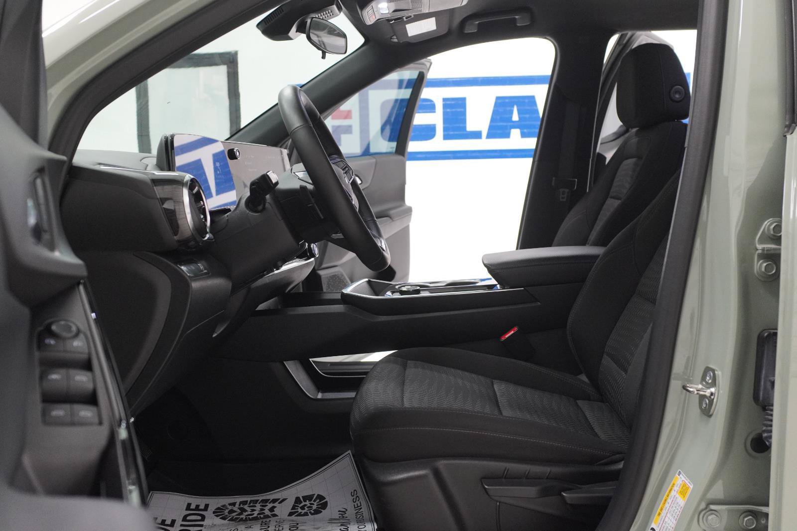 Used 2026 Chevrolet Equinox LT w/ Midnight Edition FWD image 5