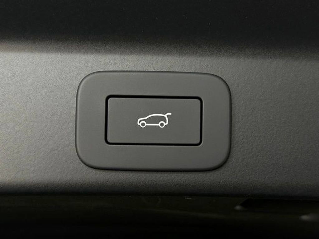 New 2026 Jaguar F-PACE R-Dynamic S AWD/4WD image 17