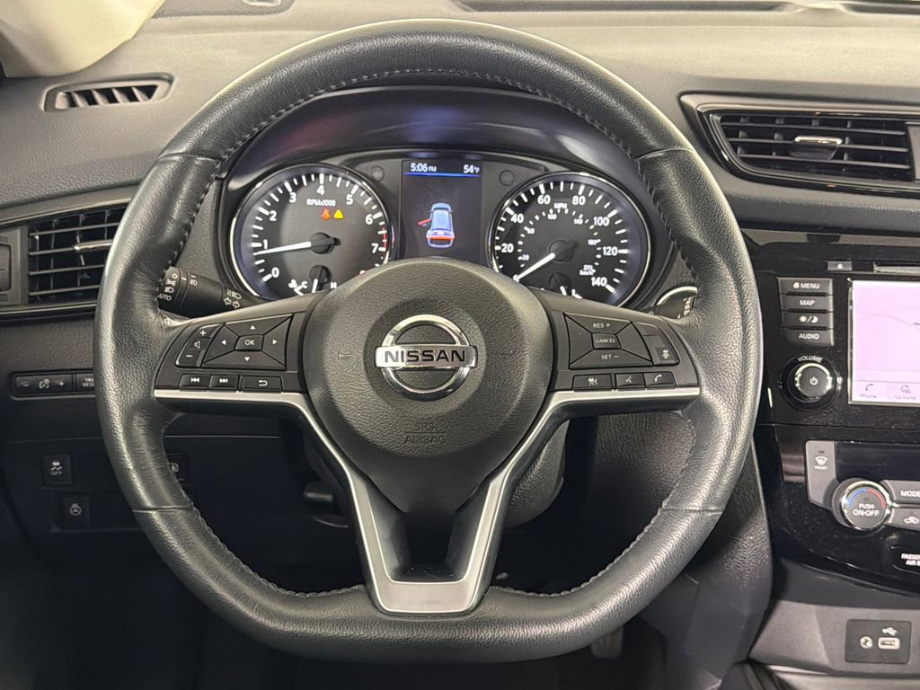 Used 2018 Nissan Rogue SV w/ Premium Package FWD image 25