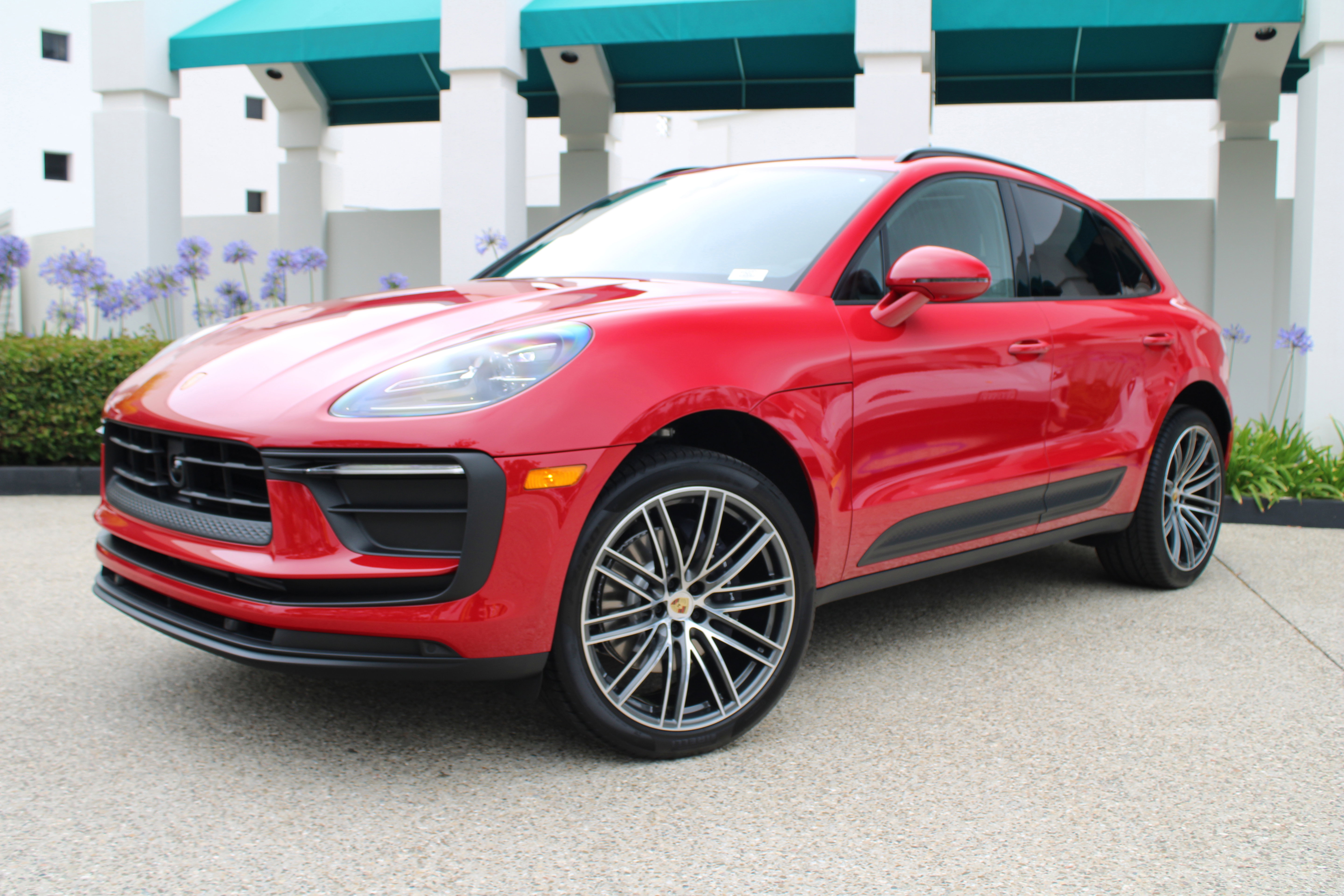 New 2025 Porsche Macan image 1
