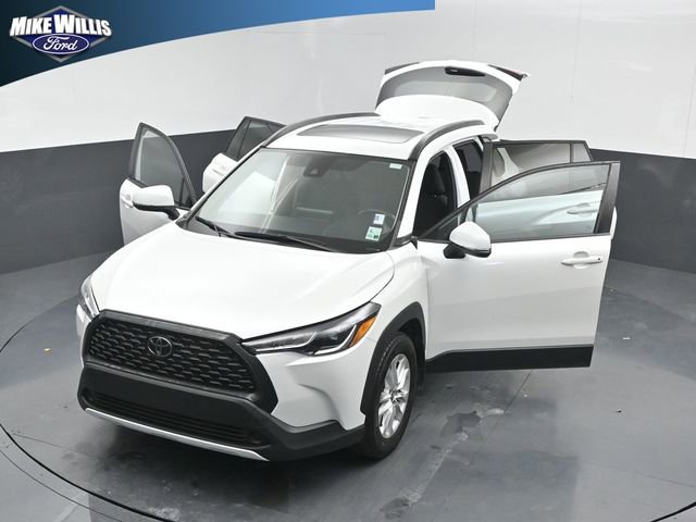 Used 2022 Toyota Corolla Cross LE image 26