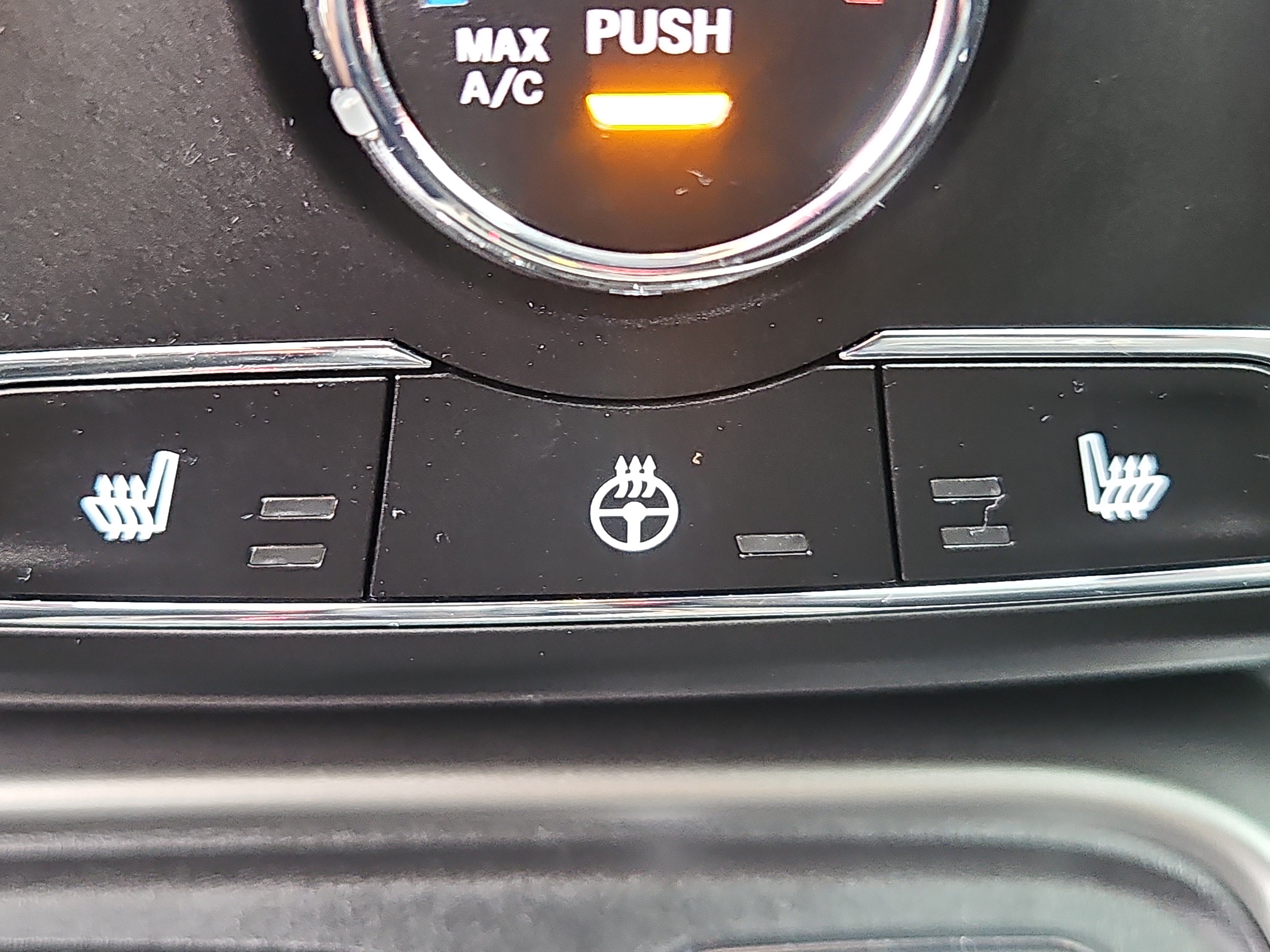 Used 2018 Jeep Compass Latitude w/ Cold Weather Group AWD/4WD image 13