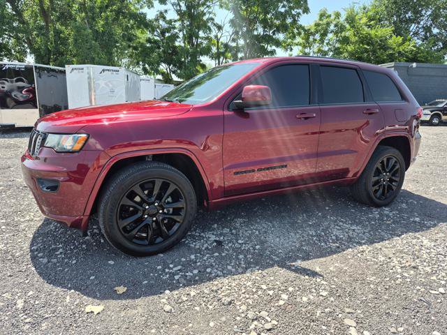 Used 2018 Jeep Grand Cherokee Altitude AWD/4WD image 4