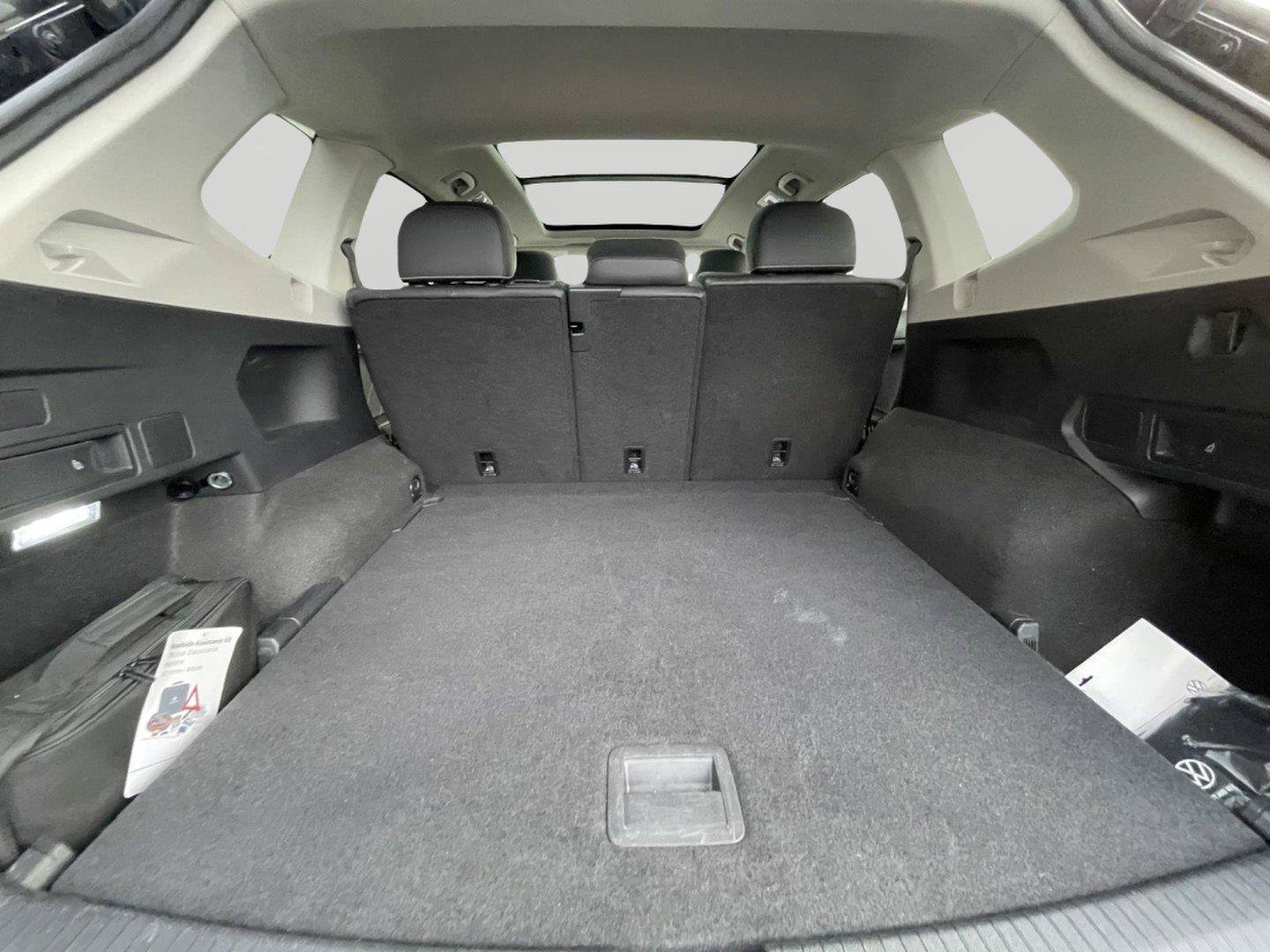 Used 2024 Volkswagen Tiguan SE AWD/4WD image 10