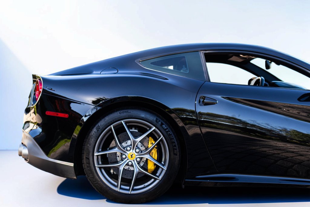 Used 2014 Ferrari F12 Berlinetta RWD image 17