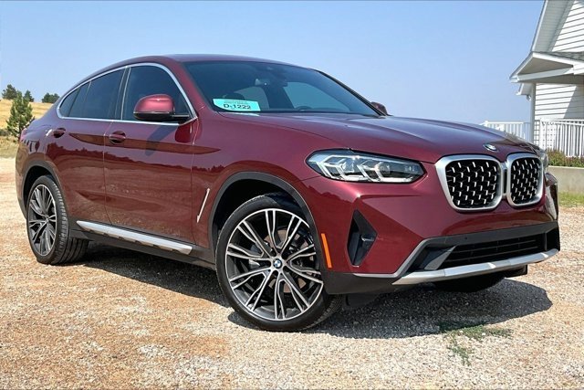 Used 2023 BMW X4 xDrive30i w/ Premium Package AWD/4WD image 3