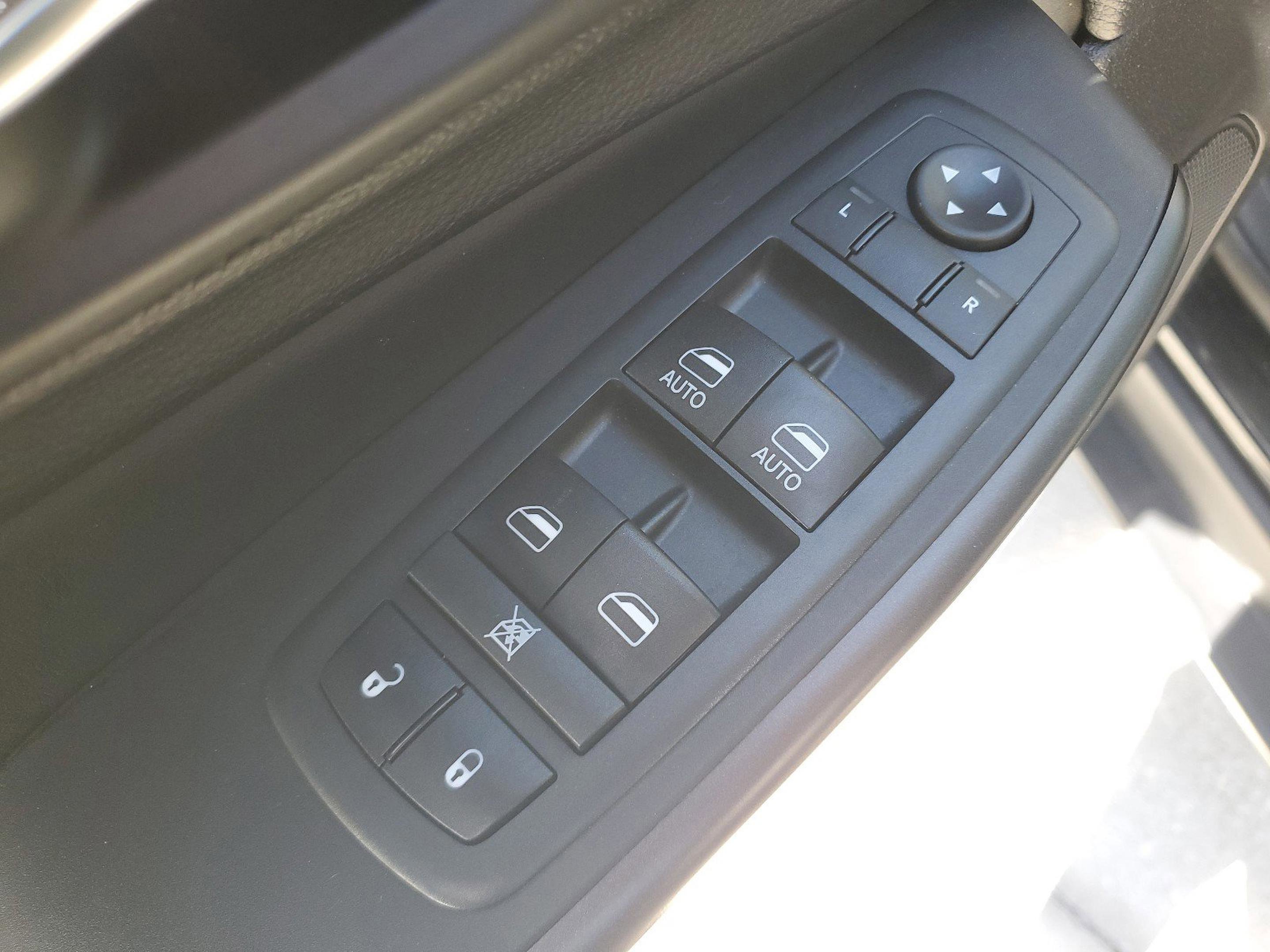 Used 2020 Jeep Cherokee Trailhawk w/ Cold Weather Group image 19