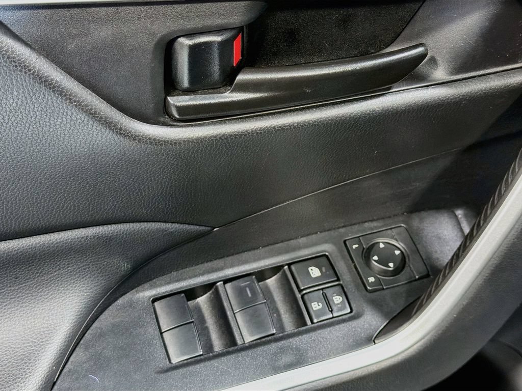Used 2023 Toyota RAV4 LE AWD/4WD image 18