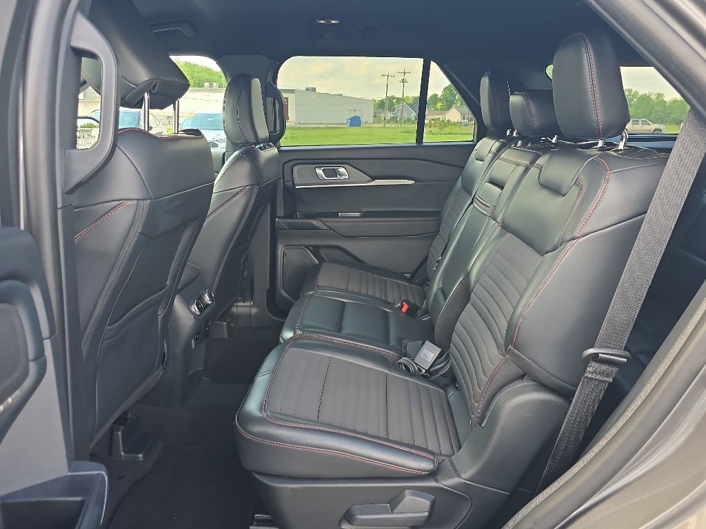 Used 2025 Ford Explorer ST-Line w/ ST-Line Street Pack AWD/4WD image 21
