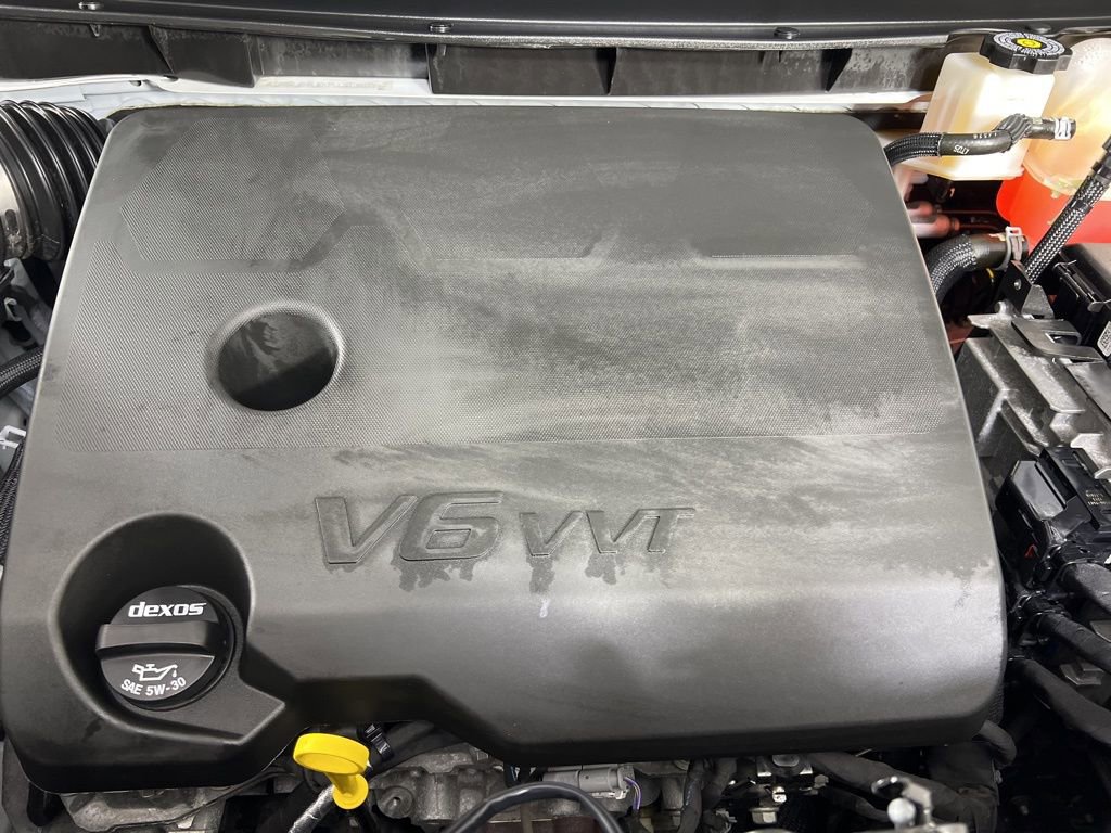 Used 2023 Chevrolet Traverse LT w/ LT Premium Package AWD/4WD image 32