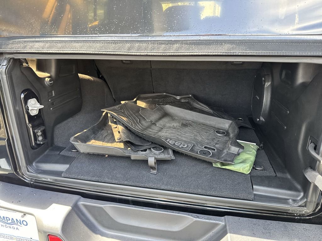 Used 2019 Jeep Wrangler Unlimited Sahara AWD/4WD image 53