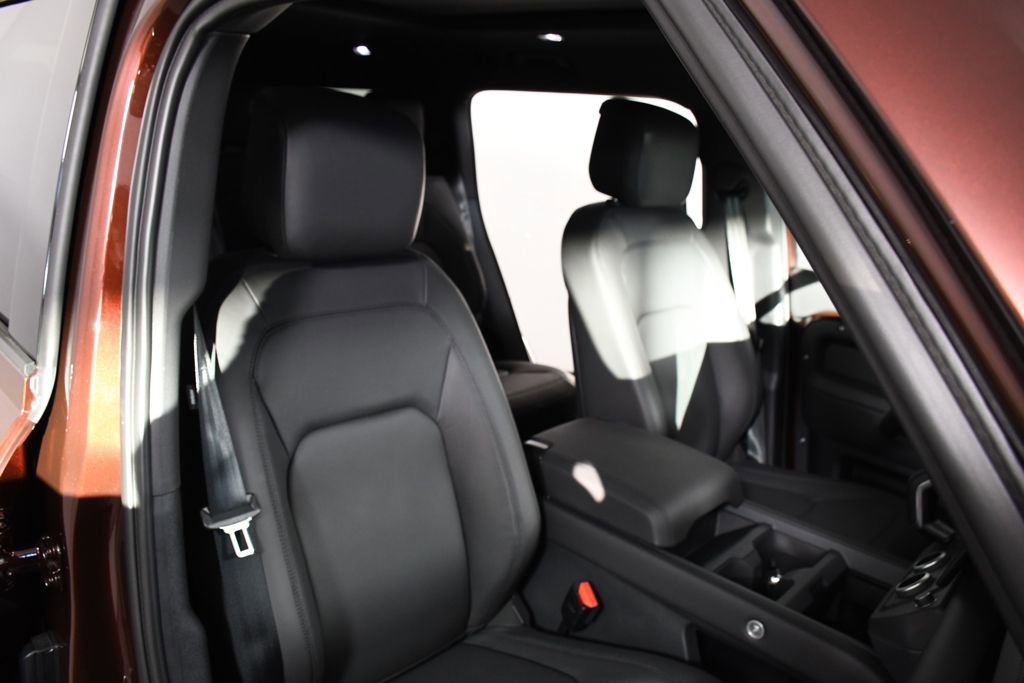 New 2026 Land Rover Defender 130 X-Dynamic SE AWD/4WD image 4