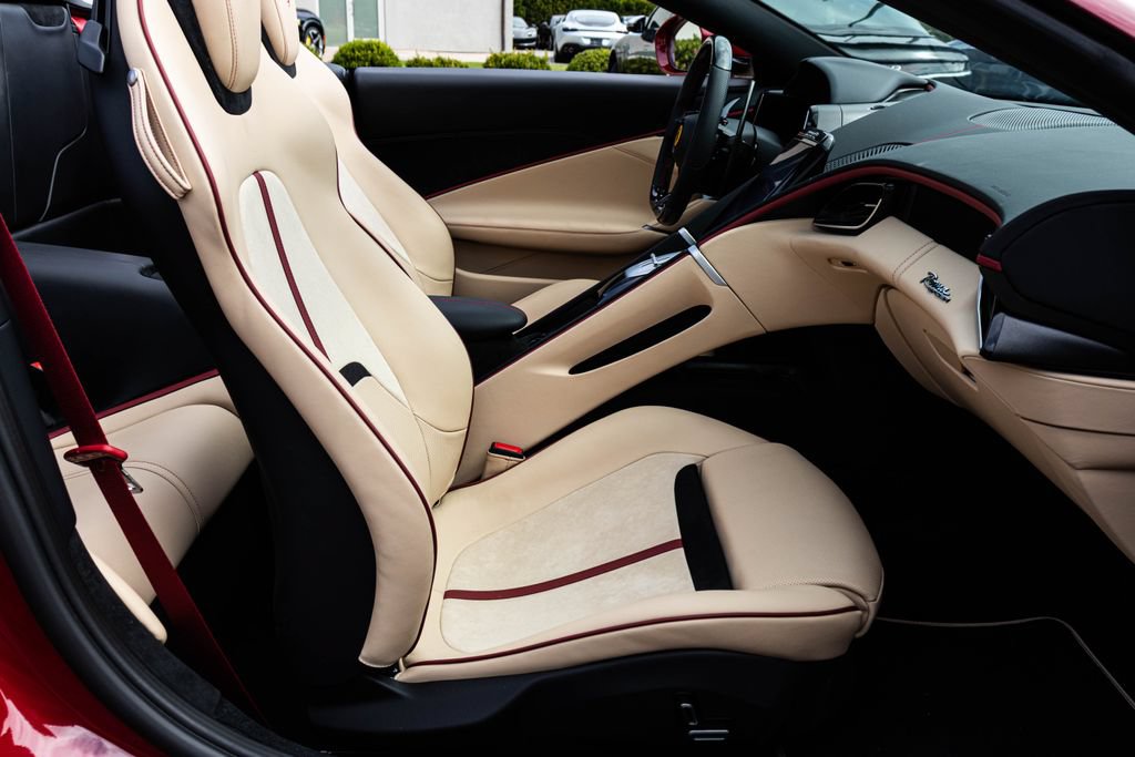 Certified 2025 Ferrari Roma Spider RWD image 51