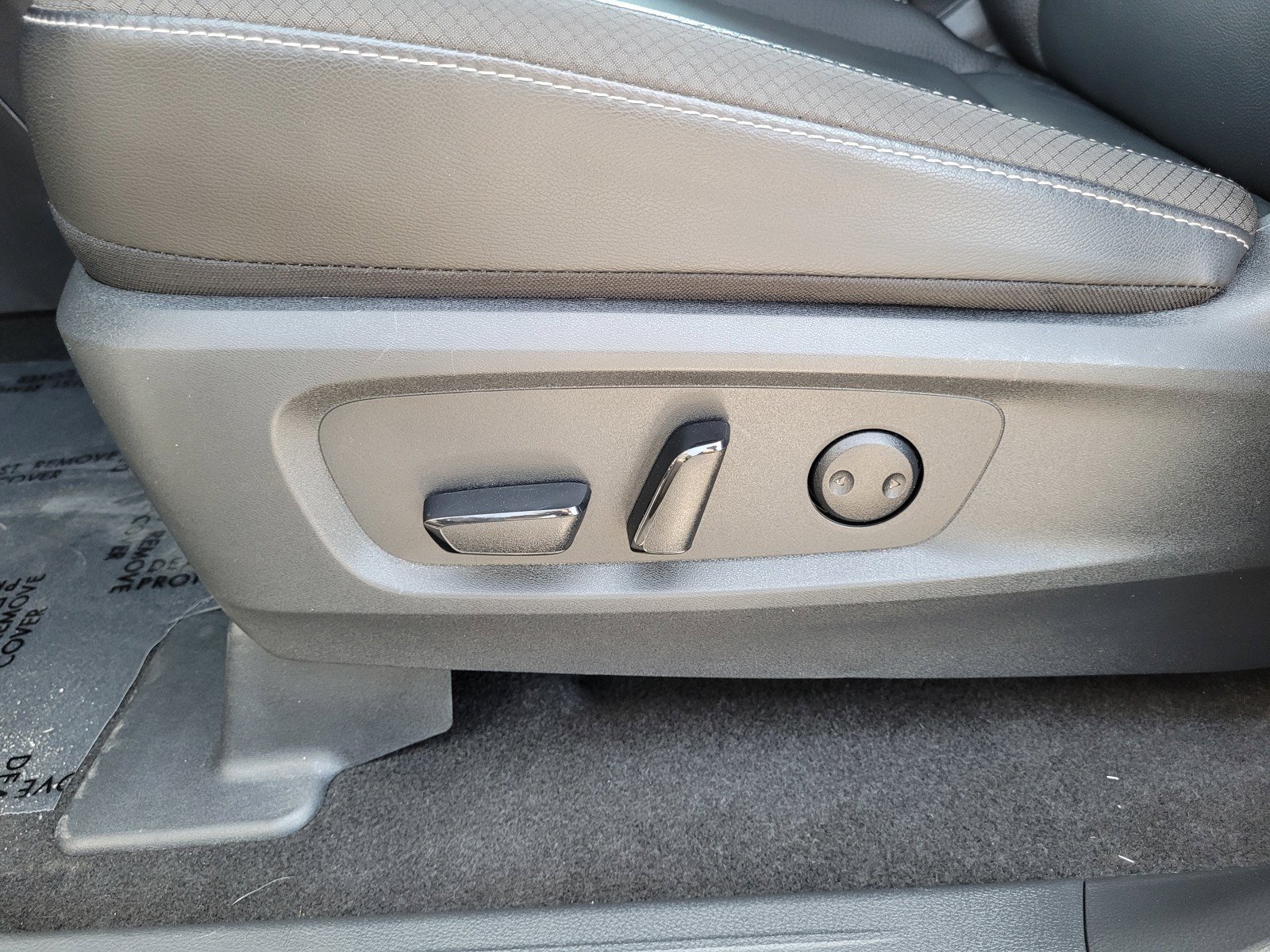 Used 2025 Nissan Pathfinder SL AWD/4WD image 12
