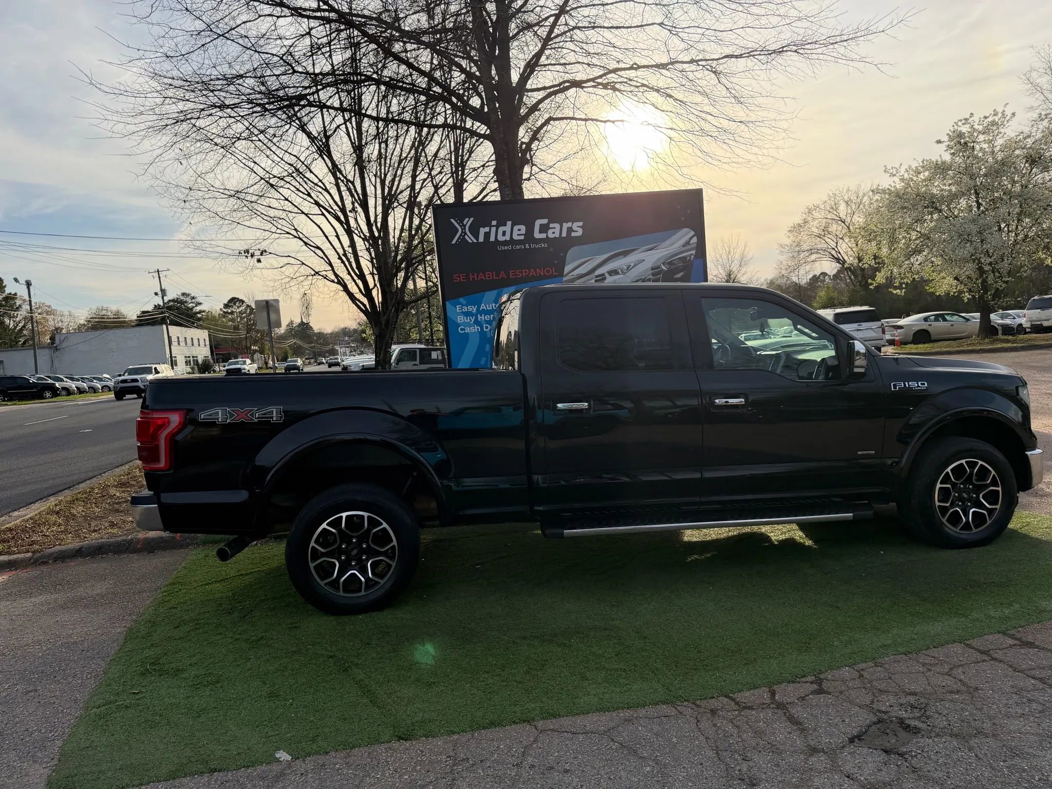 Used 2016 Ford F150 Lariat w/ Equipment Group 502A Luxury AWD/4WD image 3