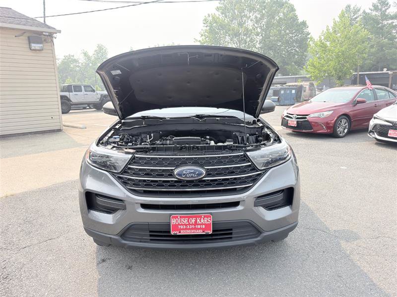 Used 2023 Ford Explorer XLT AWD/4WD image 9