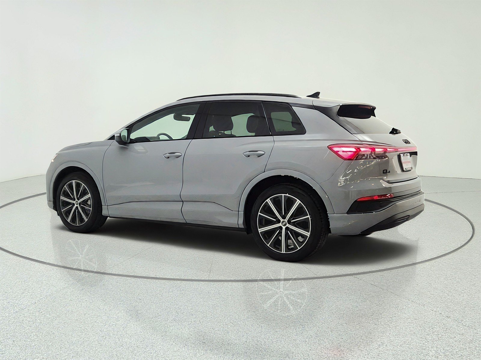 Used 2025 Audi Q4 e-tron Premium Plus w/ Premium Plus RWD image 7