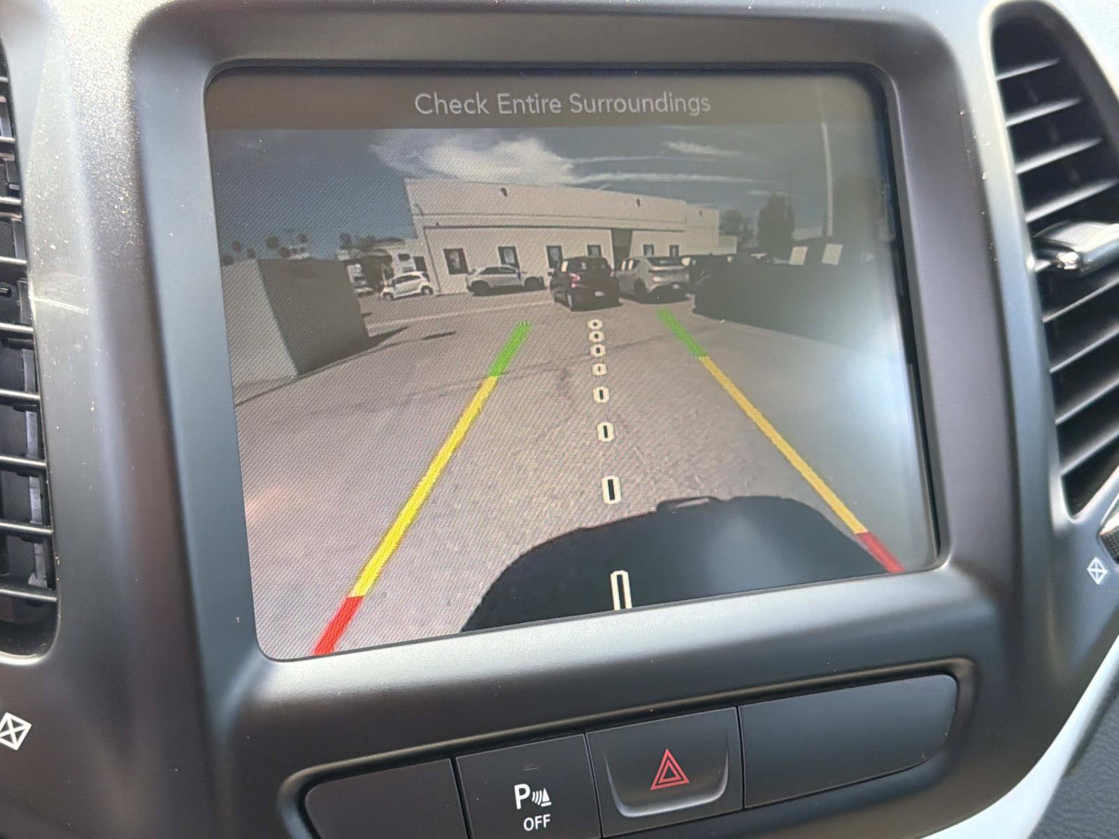 Used 2018 Jeep Cherokee Trailhawk AWD/4WD image 27