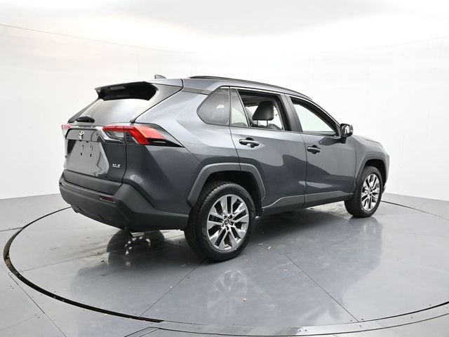 Used 2020 Toyota RAV4 XLE Premium image 8
