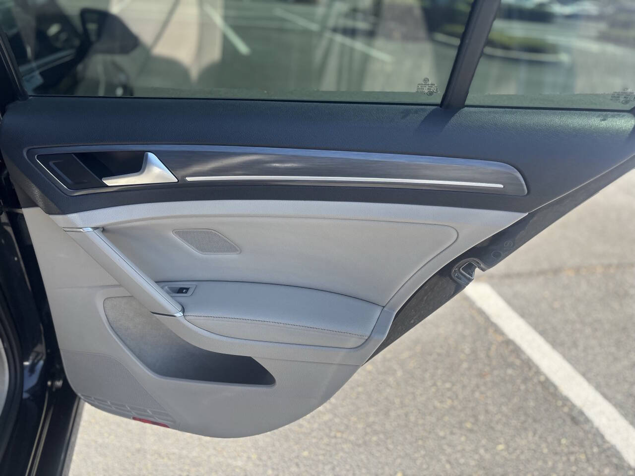 Used 2019 Volkswagen e-Golf SEL Premium FWD image 19