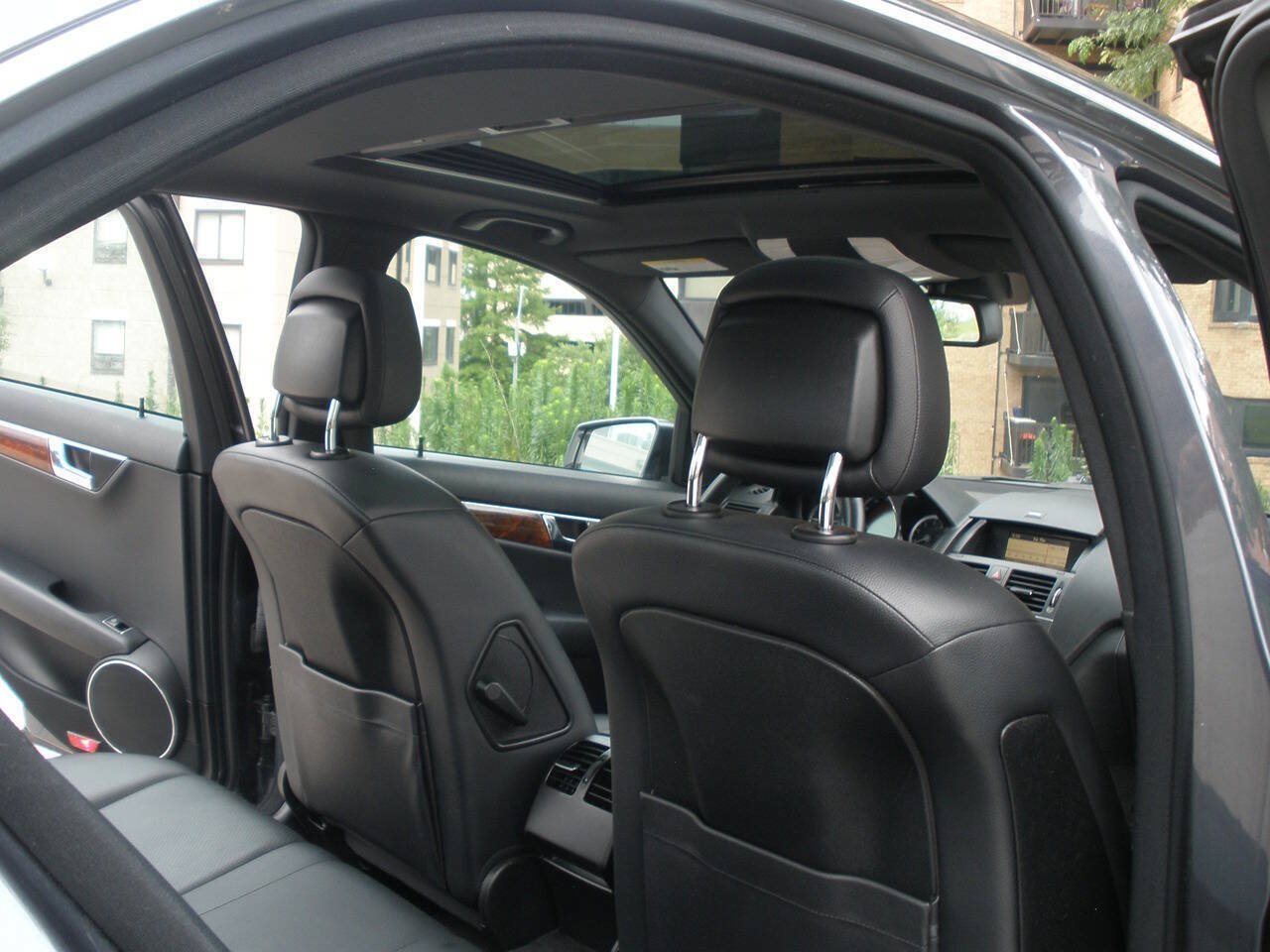 Used 2010 Mercedes-Benz C 300 4MATIC Sedan image 33