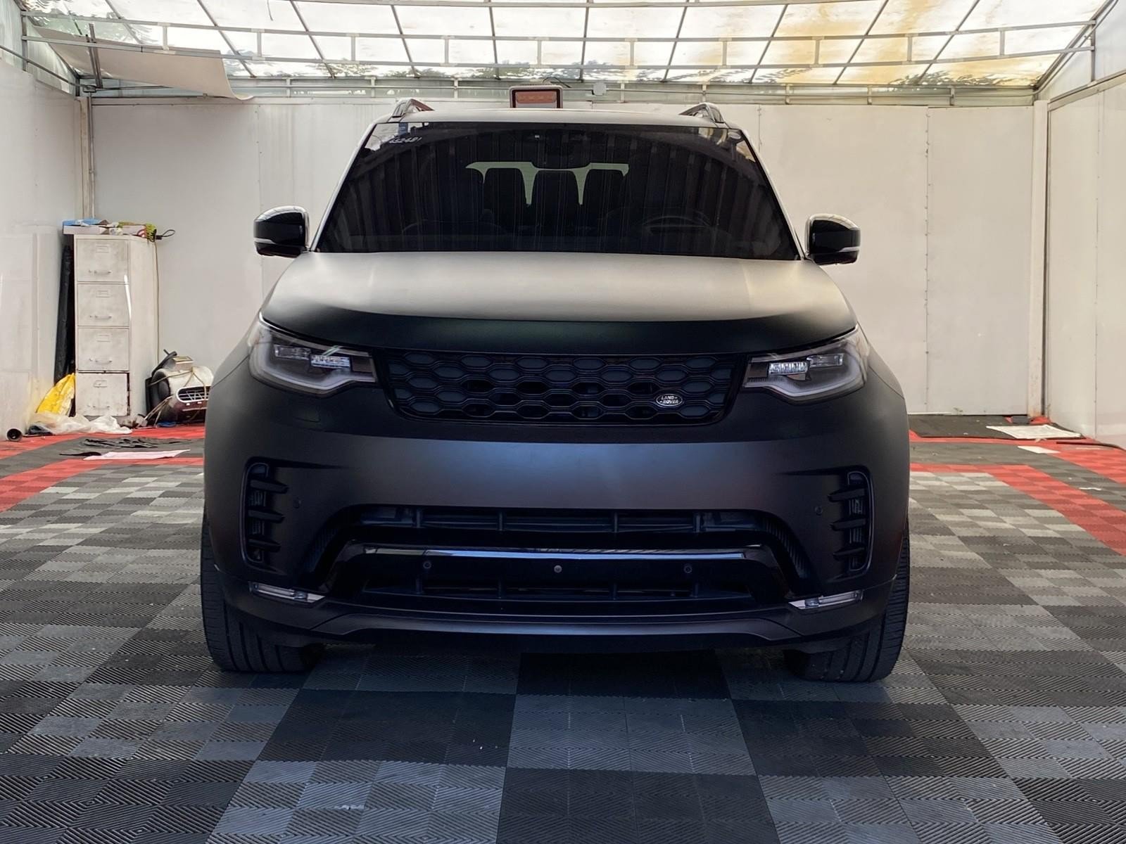 Used 2021 Land Rover Discovery HSE R-Dynamic AWD/4WD image 2