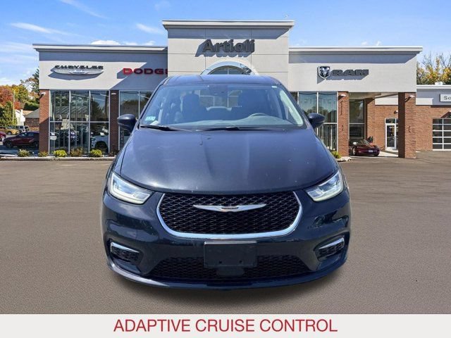 Used 2023 Chrysler Pacifica Touring-L FWD image 3