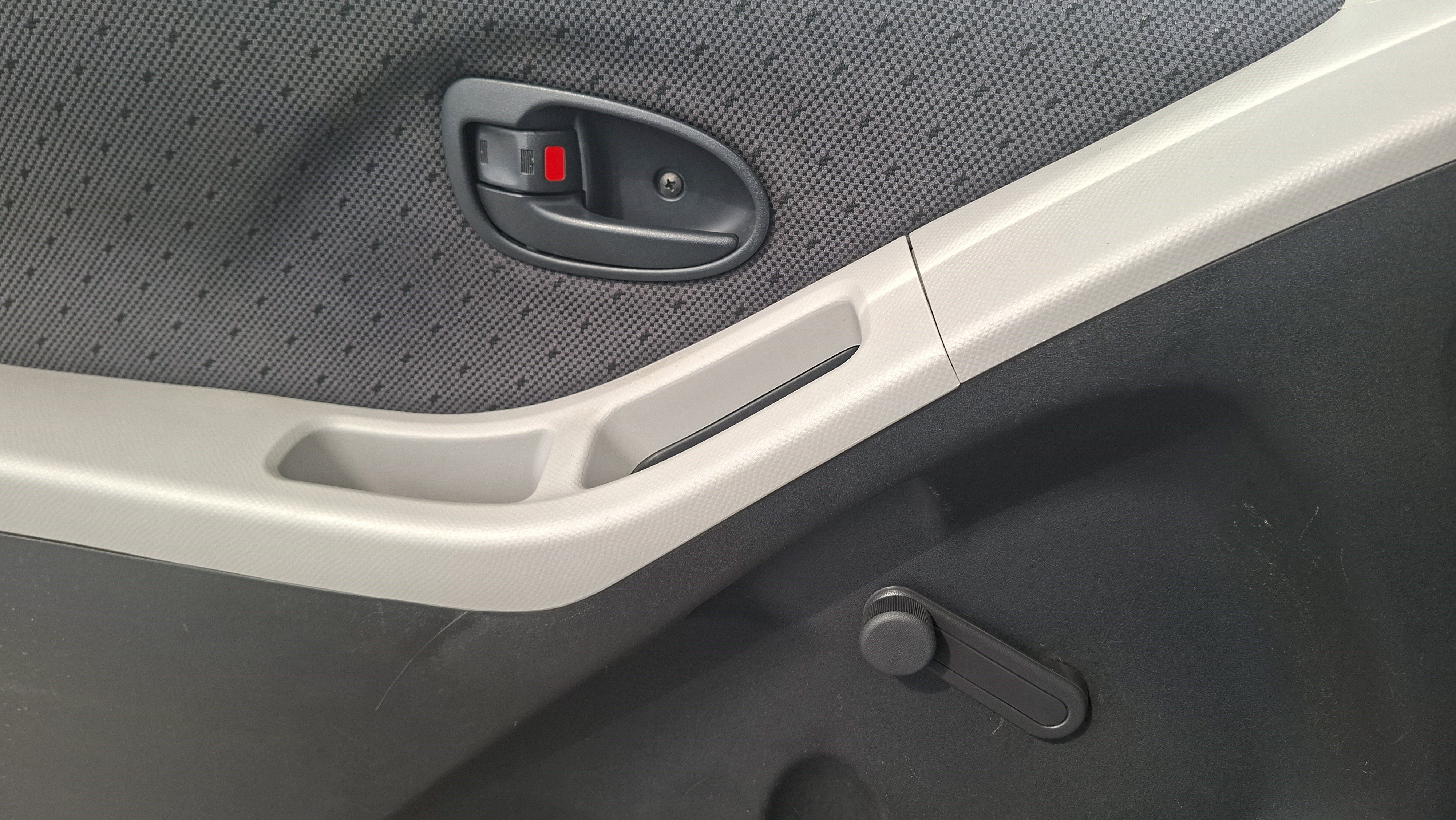Used 2009 Toyota Yaris 2-Door Hatchback FWD image 15