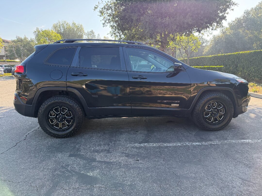 Used 2016 Jeep Cherokee 75th Anniversary FWD image 6