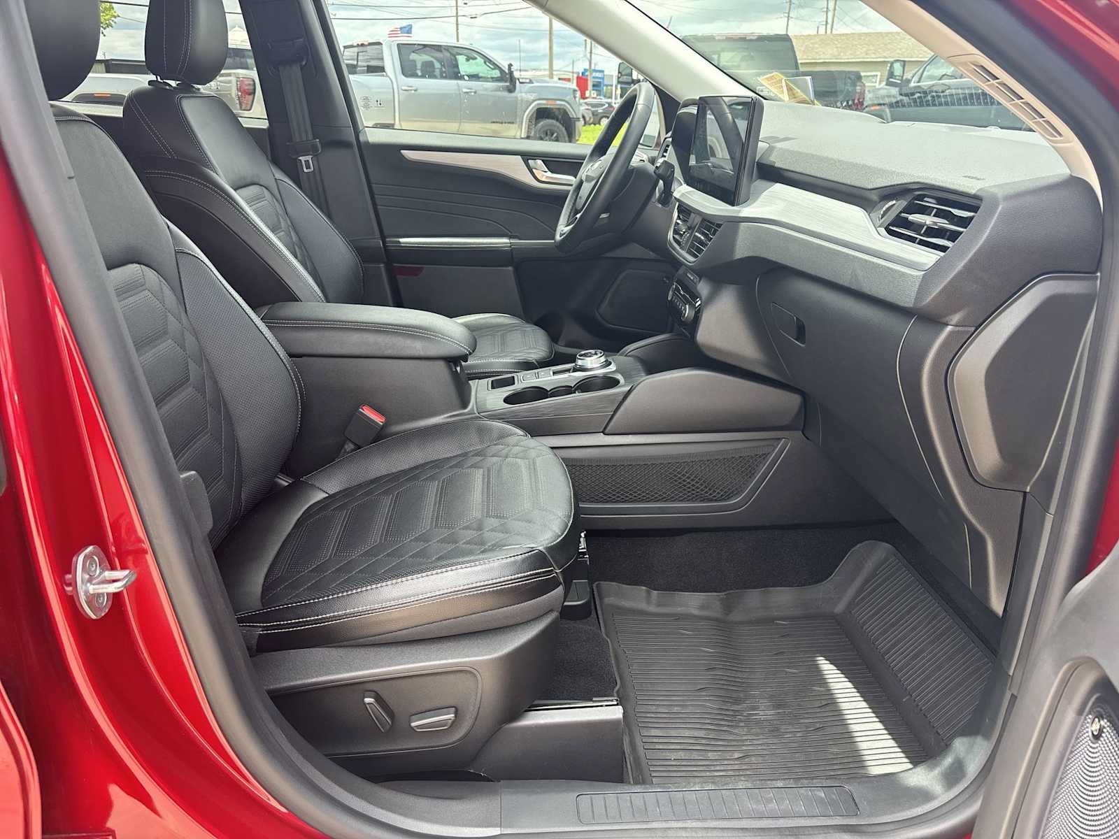 Used 2023 Ford Escape Platinum w/ Premium Technology Package AWD/4WD image 28