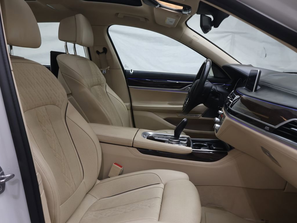 Used 2016 BMW 750i xDrive image 10