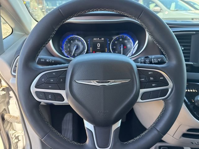 Used 2023 Chrysler Voyager LX image 9