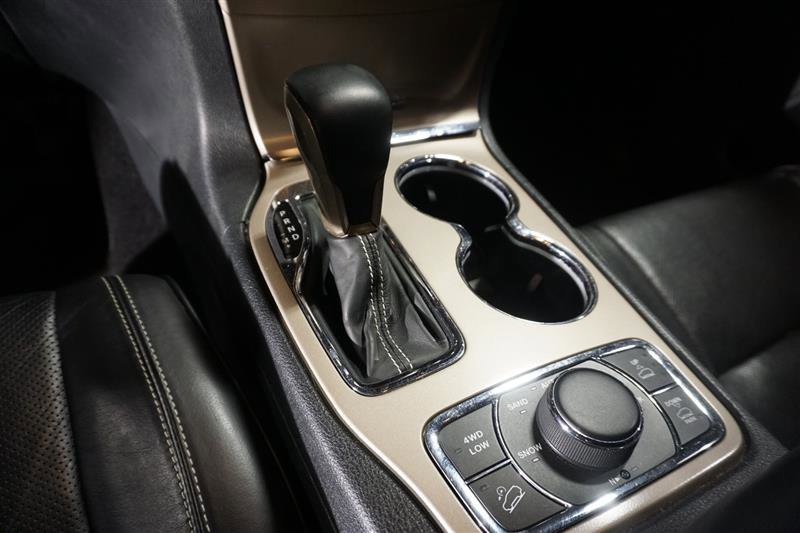 Used 2017 Jeep Grand Cherokee Overland w/ Jeep Active Safety Group image 16