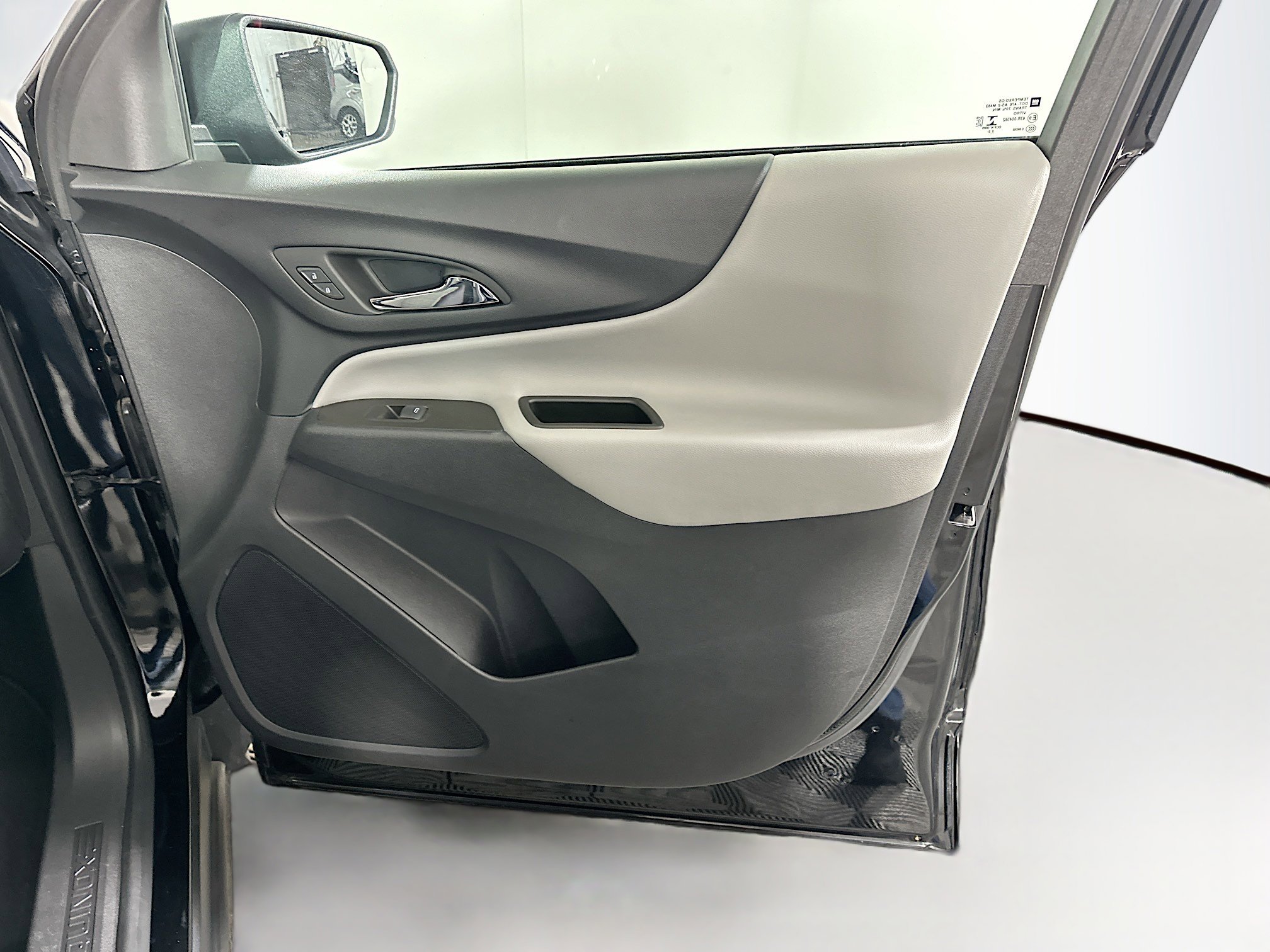 Used 2023 Chevrolet Equinox LS image 29