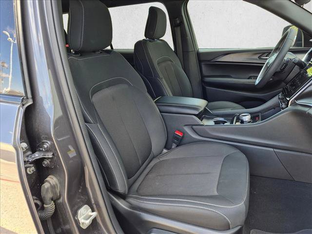 Used 2024 Jeep Grand Cherokee L Laredo AWD/4WD image 21