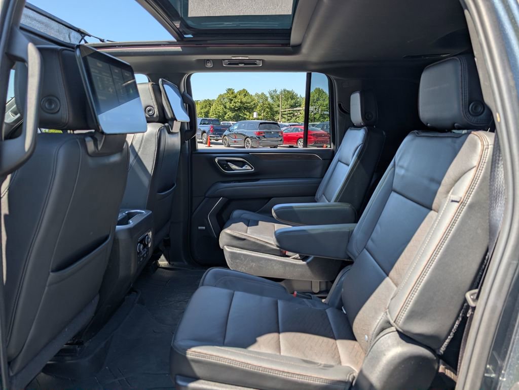Used 2021 Chevrolet Suburban High Country AWD/4WD image 13