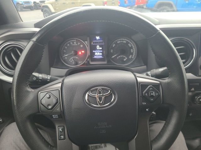 Used 2017 Toyota Tacoma TRD Off-Road image 10