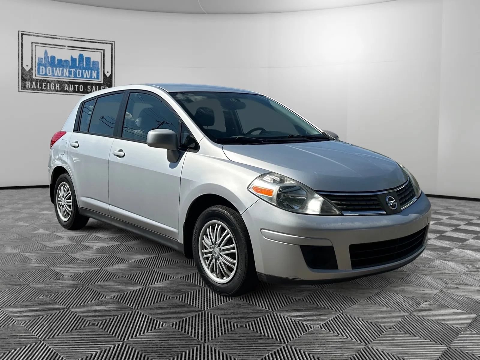 Used 2009 Nissan Versa 1.8 S w/ PWR Pkg FWD image 4